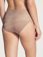 Lataa kuva Galleria-katseluun, Calida: Sensual Secrets -alushousut korkealla pitsivyötäröllä, nude
