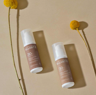 Laboratoires de Biarritz Tinted Sun Cream, SÄVYTTÄVÄ AURINKOVOIDE KASVOILLE