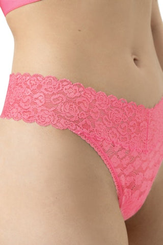 Savage Lace stringit